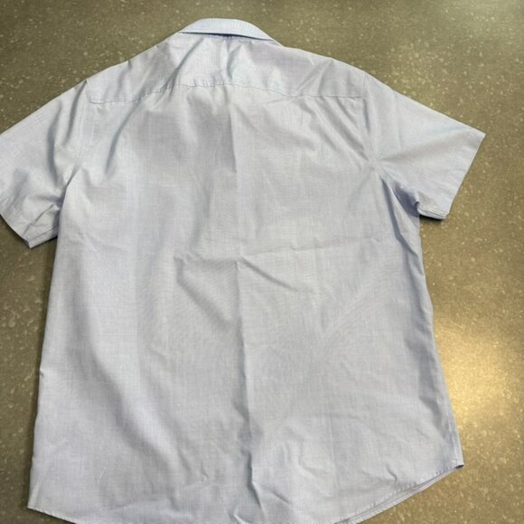 UNTUCKit Light Blue Wrinkle-Free Short Sleeve Shirt - Size XL Slim Fit - Picture 4 of 9